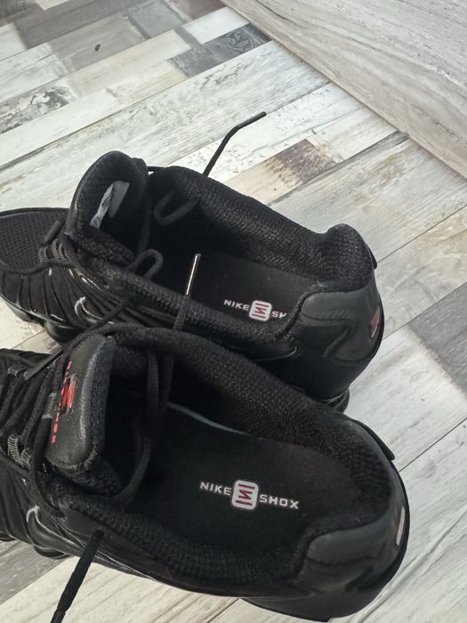 Adidasi nike shox