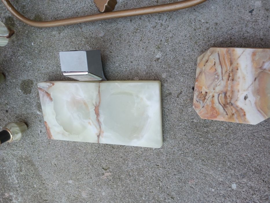 Set pt baie respectiv candelabru,suport prosop ,suport pahare etc