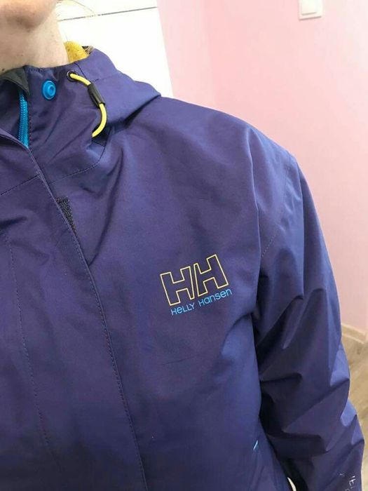 Оригинална дамска ветровка на Helly Hansen M размер