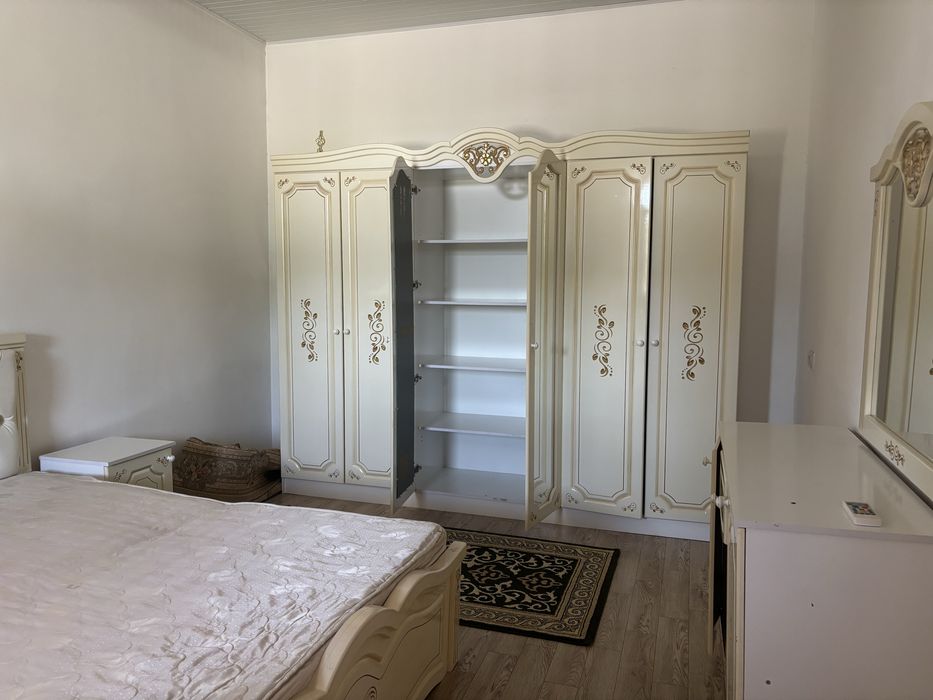 Түрлі-түсті трусики киген әйелдердің видеосы