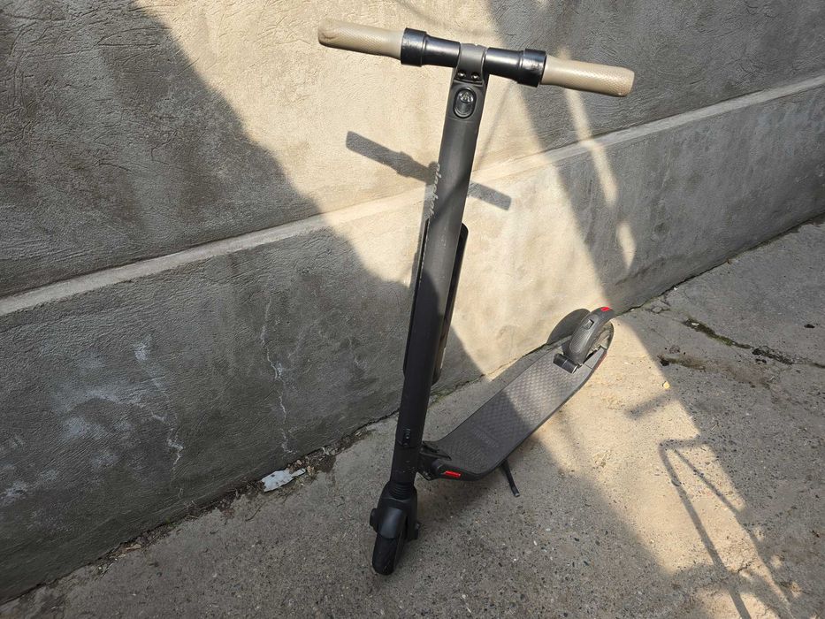 Электросамокат Ninebot ES2 с дополнительным аккумуляторным блоком