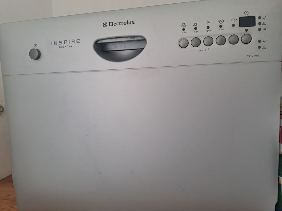 Свободно стояща миялна Electrolux
