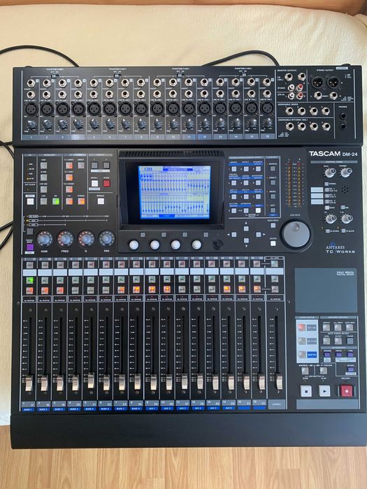 Mixer Tascam DM24