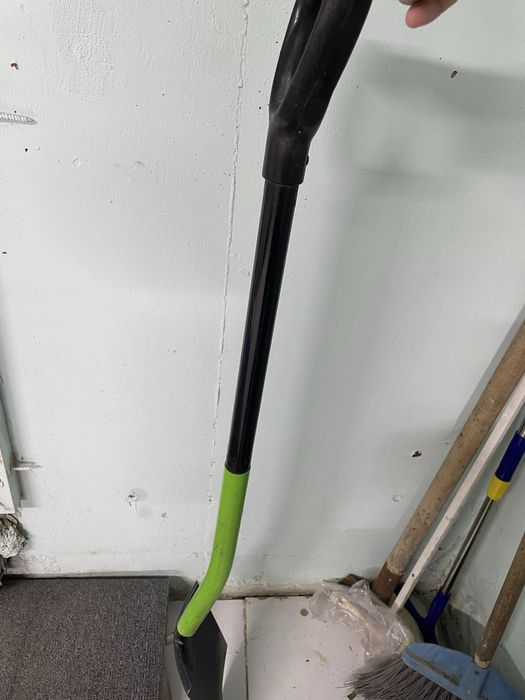 Лопата автомобильная