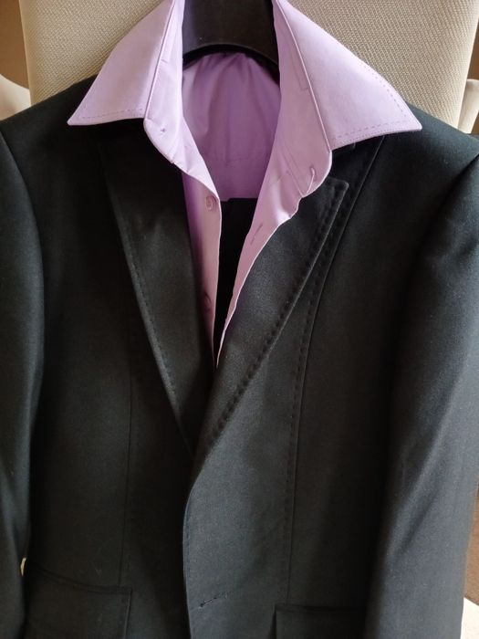 Мъжки костюм и риза.