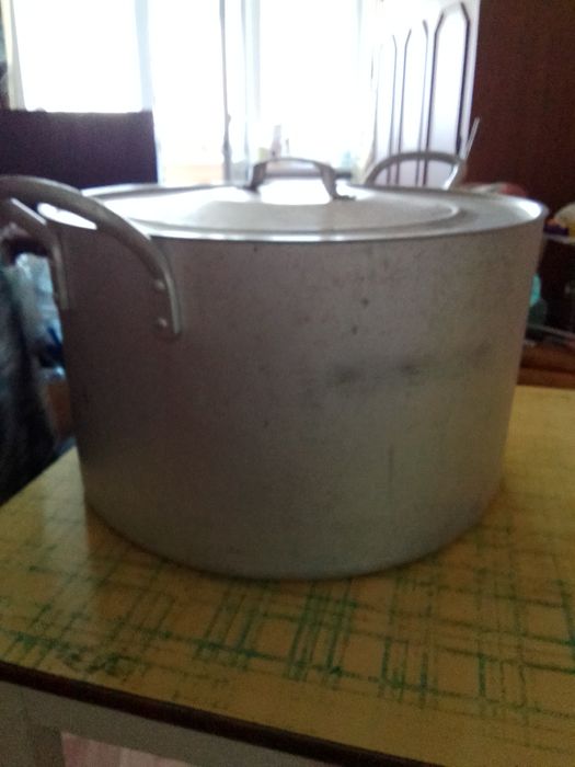 Алюминиевая кастрюля
