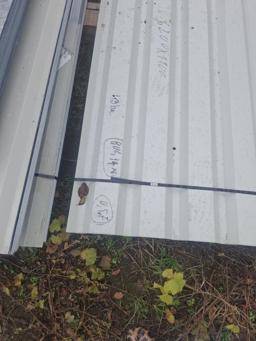 Vând tablă cutată h35 la 6,20tabla zincata 
4 metri lungime 
5 metri l