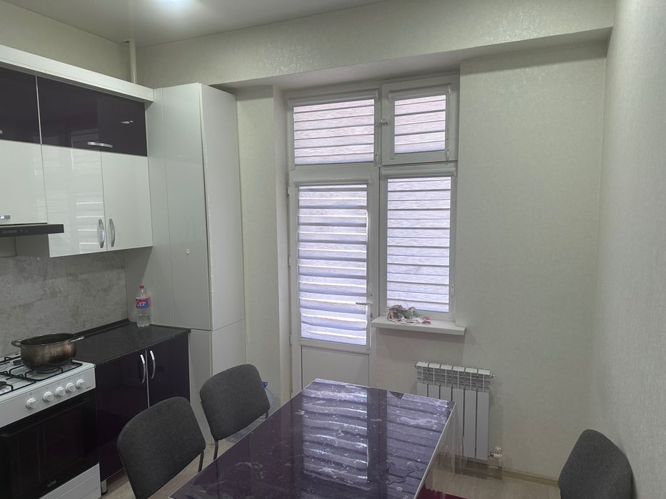 3/8/10 Продается своя квартира 97,5 кв без маклеров, метро Дустлик