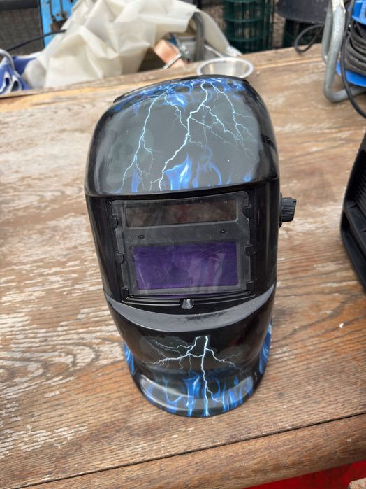 Aparat de sudură și masca automata