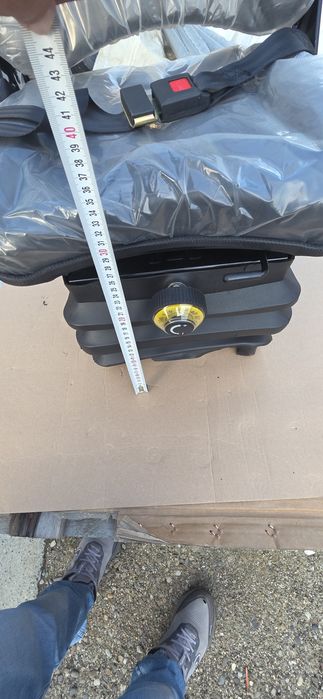 Scaun cu suspensie mecanica cu burduf suspensie reglabila pe kg compatibil u 650 massey ferguson valtra new holland pret 1390 lei se poate trimite