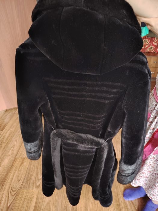 Продам женскую шубу