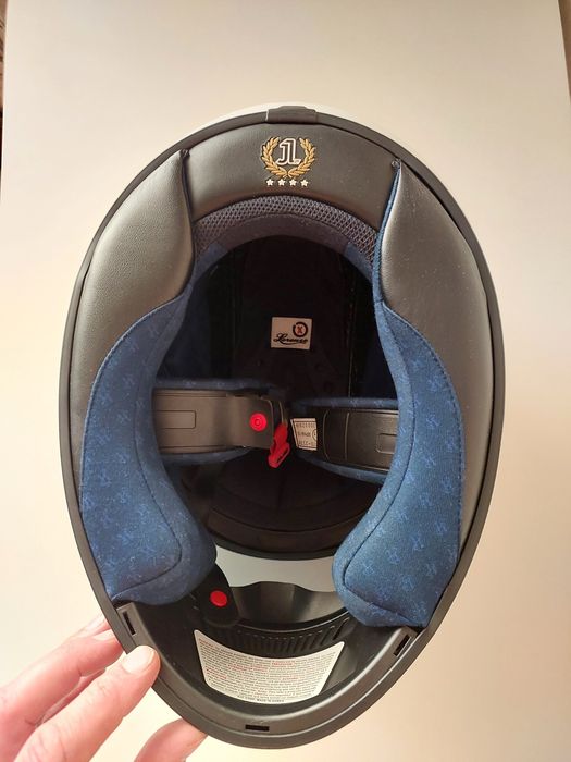 Продам мотошлем HJC