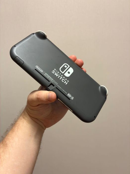 Nintendo Switch Lite, без торга