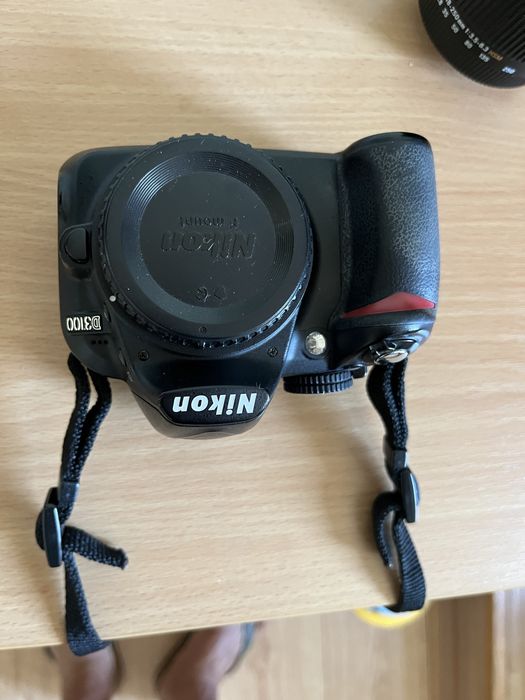 Продавам тяло фотоапарат Никон Nikon D3100
