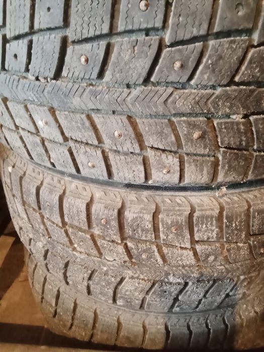 Продам комплект зимних шин с дисками