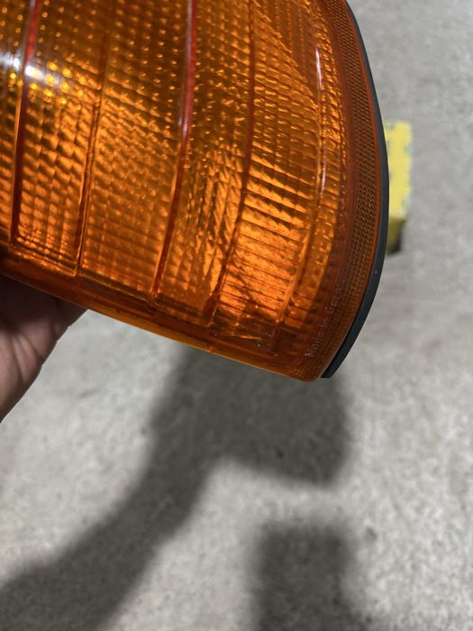 Поворотник L Mersedes w124