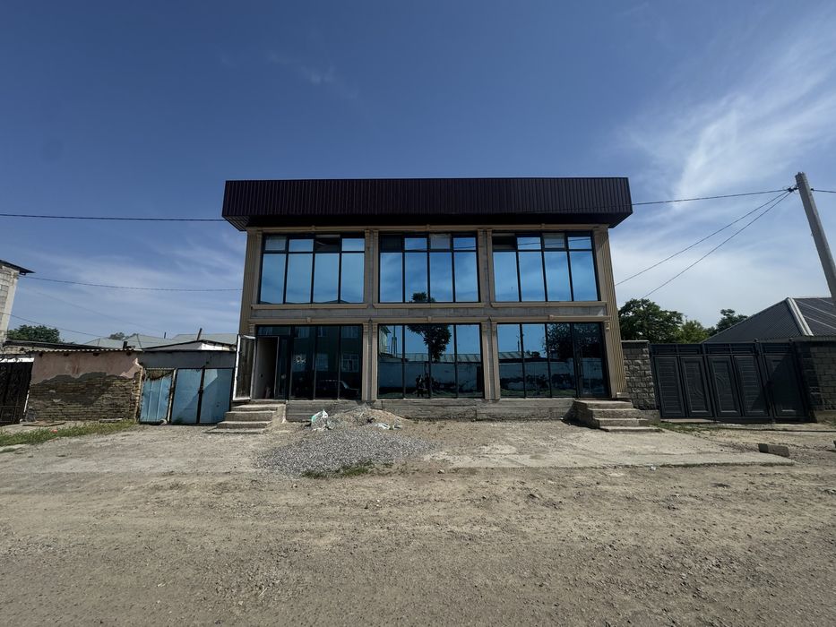 2-ух этажное здание с домом