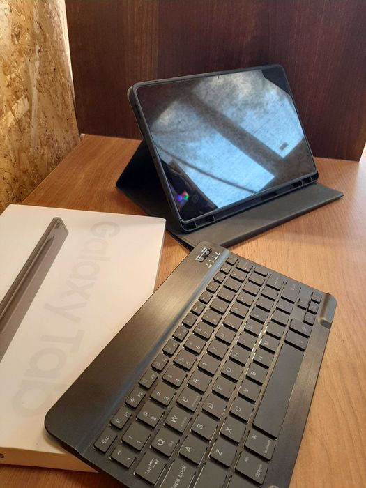 Samsung galaxy tab S9 FE 8GB RAM, 256GB, fara sim, Husa si Tastatura magnetica bluetooth inclusa + protectie ecran