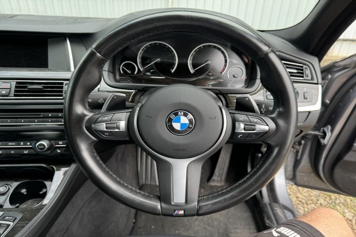 Volan M complet cu padele BMW Seria 5 F07/F10/F11 [facelift] [2013 -