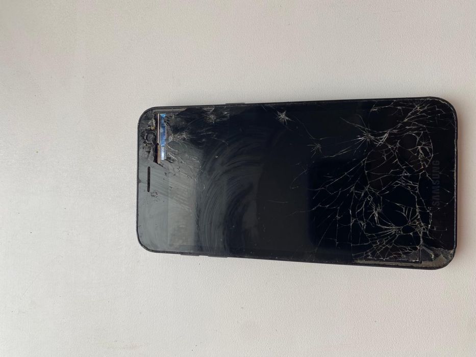 Продам платншеты и телефон