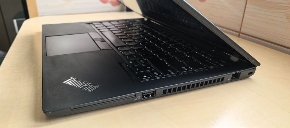 Laptop Lenovo ThinkPad T14_i7 10610U vPRO_32 GB DDR4_4-5h Bateria__NOU