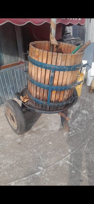 Teascuri și zdrobitoare!