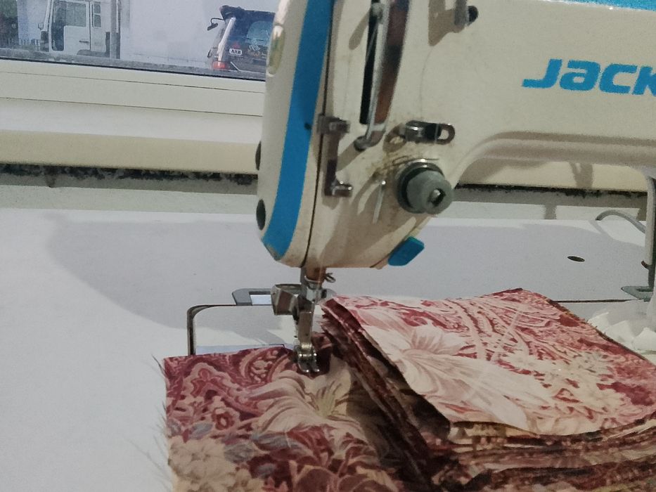 Швейная машина Jack F4