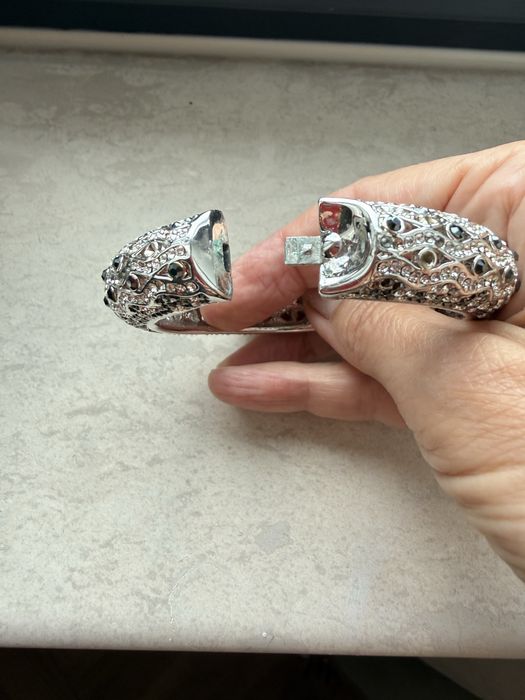 бижутерия с луксозно излъчване  в стил  Swarovski