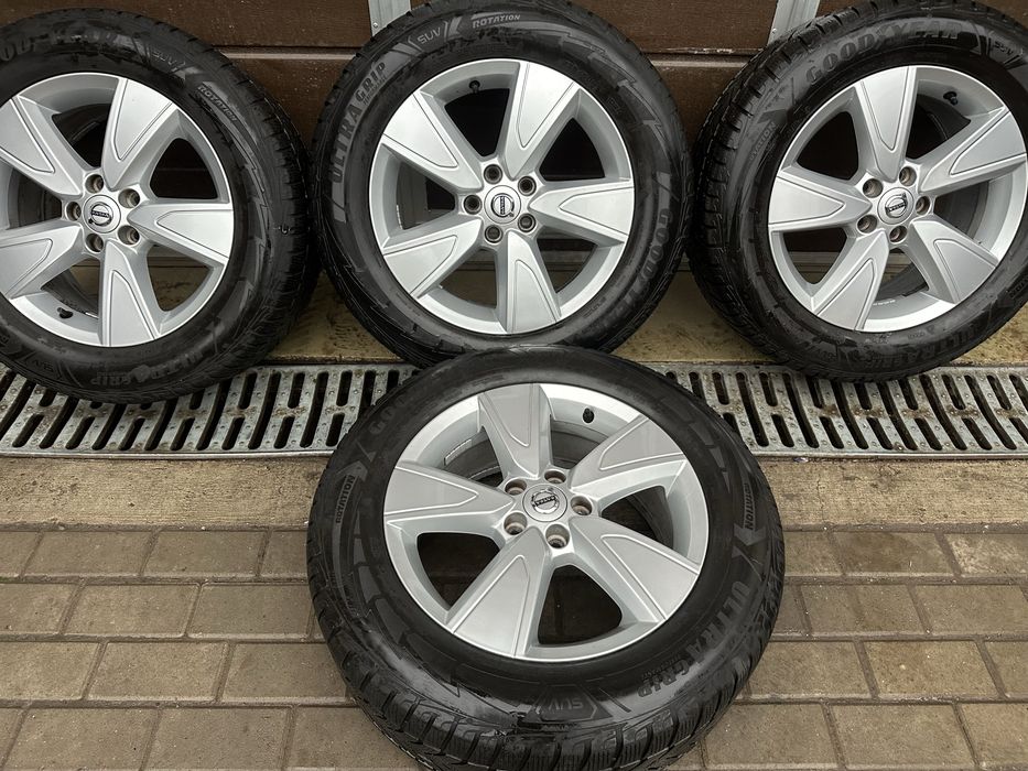 Jante 17 originale Volvo XcC 40 cu cauciucuri iarna 235/60/17
