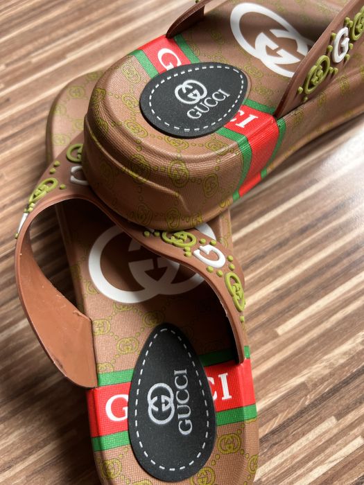 Papuci plaja noi nouti