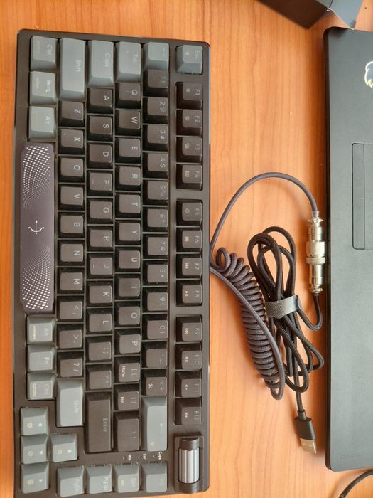 Vand tastatură AQIRYS Adara Mini