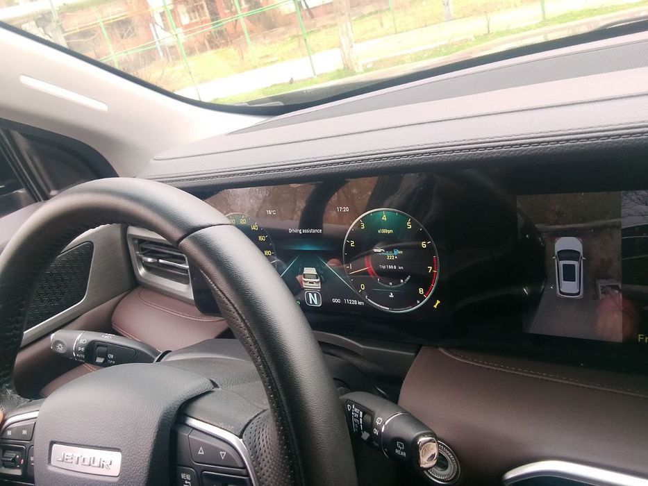 Moshina yangi ayol kishi mingan benzinda yurgan 95 da toza 25000.$