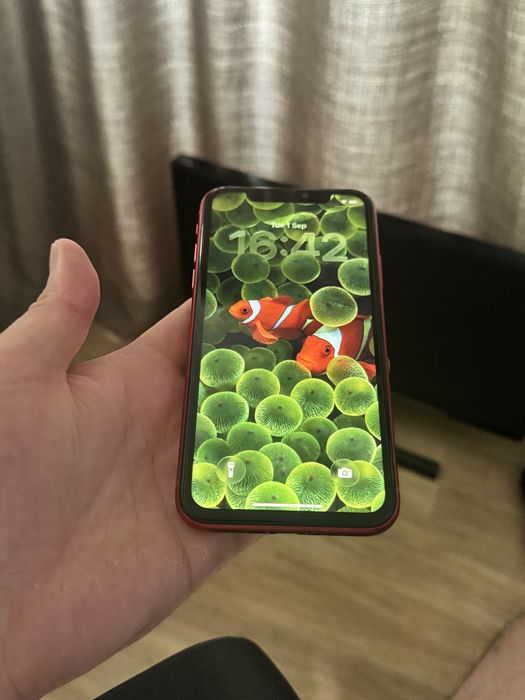iPhone 11 Red 64 GB