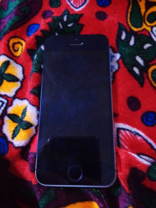 Айфон 5с с чехлом продам