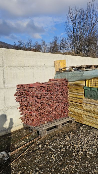 Panouri doka de 3m si montanți.