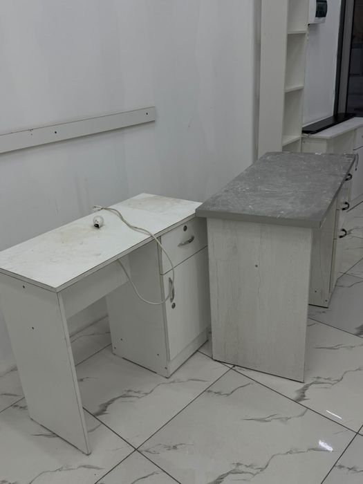 Полка и кресло для салона