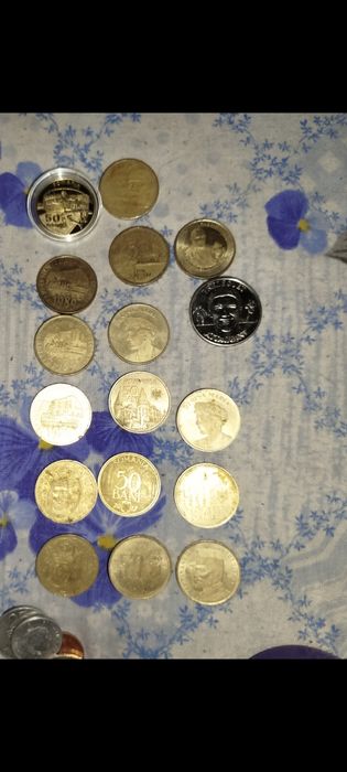 Vand monede romanesti cu 2 clasoare