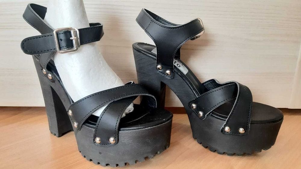 Продам босоножки на платформе, Корея