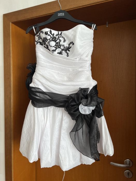 Абитуриентска рокля