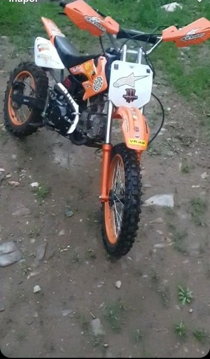Vând cross de 125
