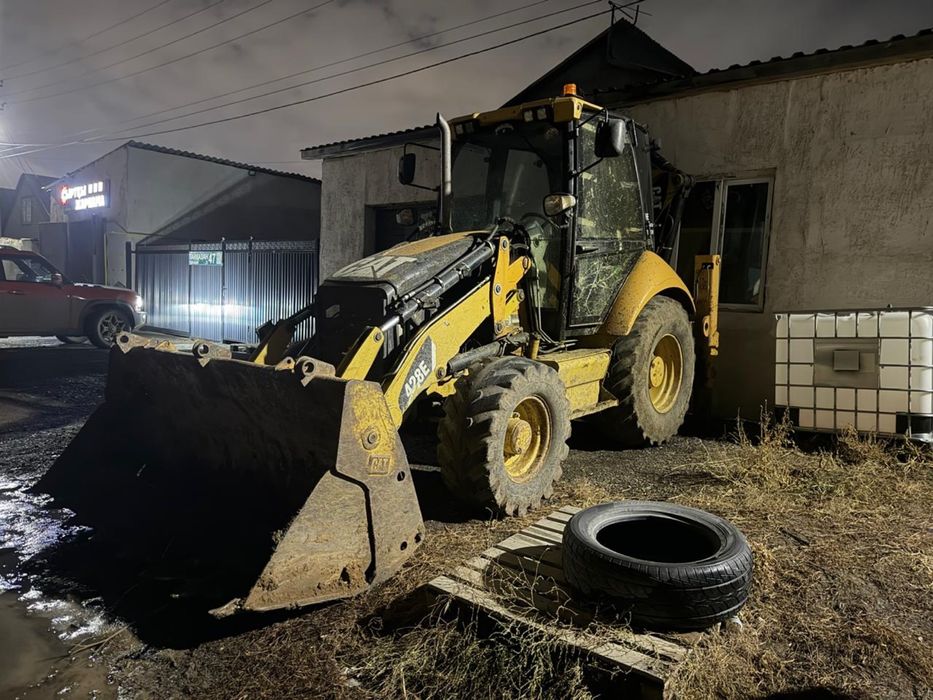 Экскаватор- погрузчик 3в 1