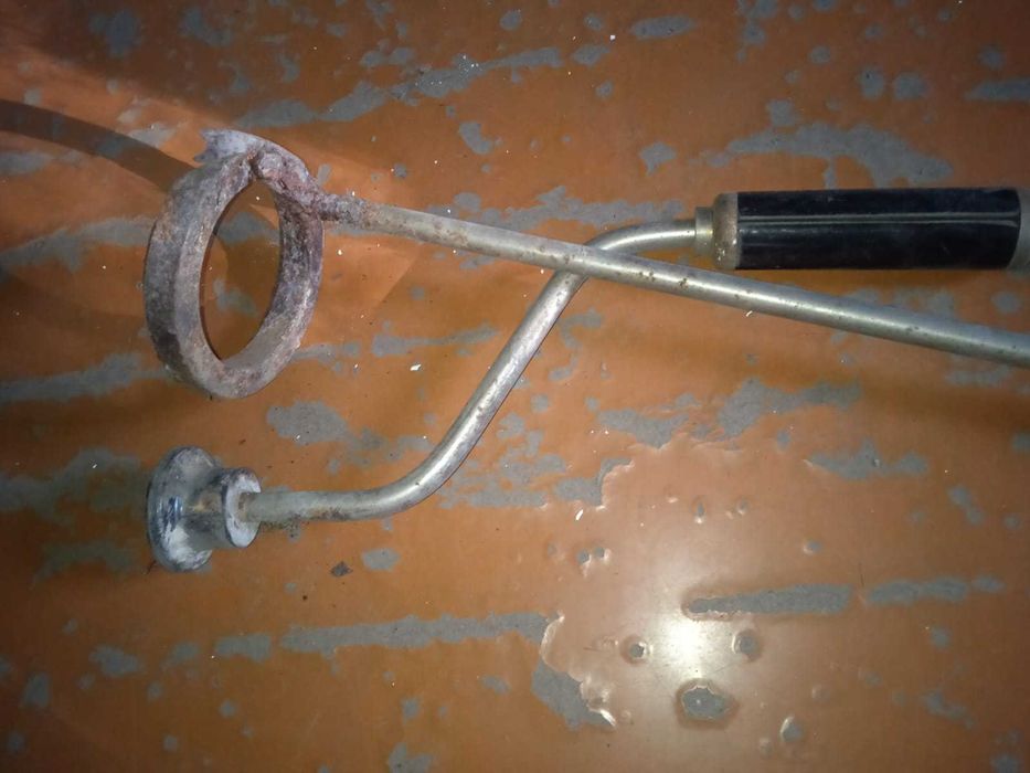 Ледоруб для зимней рыбалки.