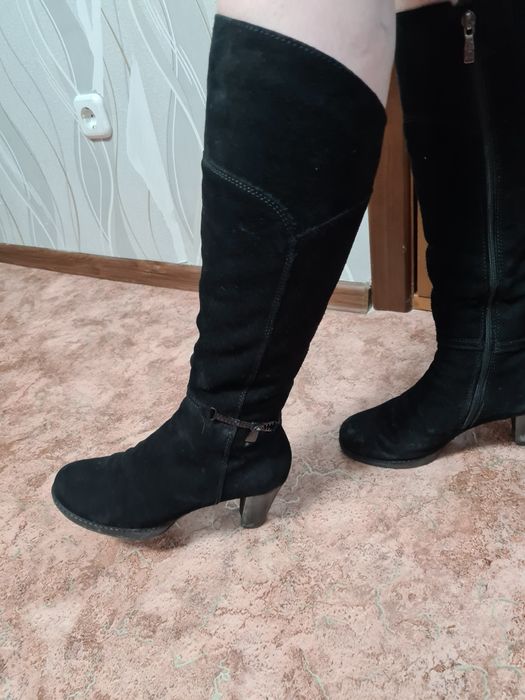 Продам женские сапоги