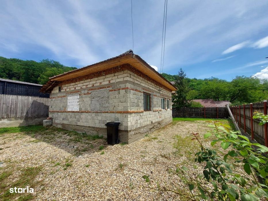 Casa de terminat in Bascov-Valea Ursului/strada Salcamilor