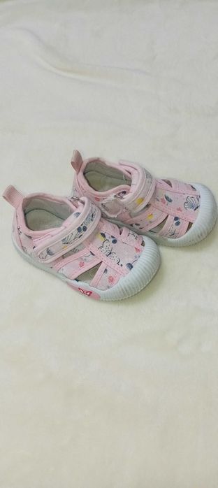 Продам детскую обувь (для девочки) б/у