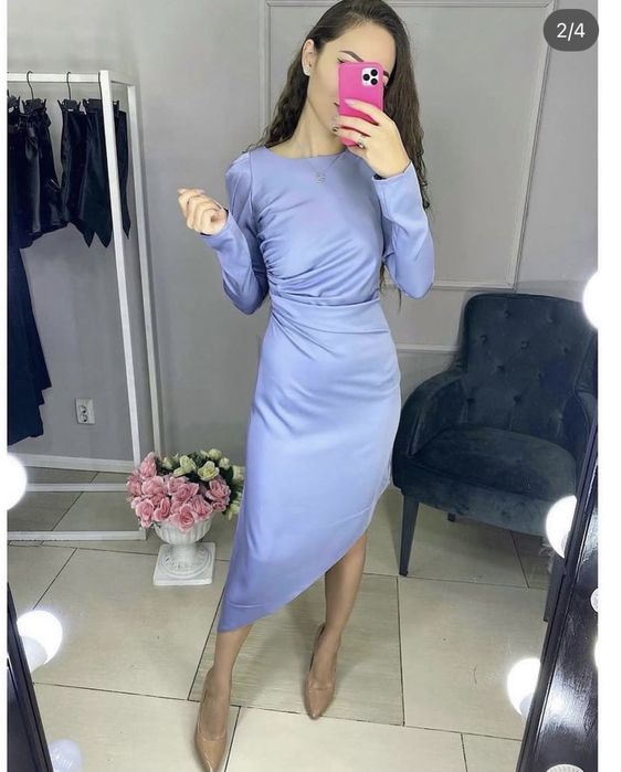 Платье из атласа