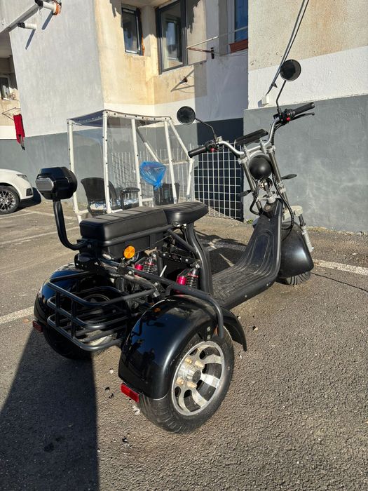 Vând scuter electric cu 3 roți