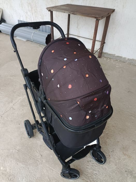 Детская коляска продается.