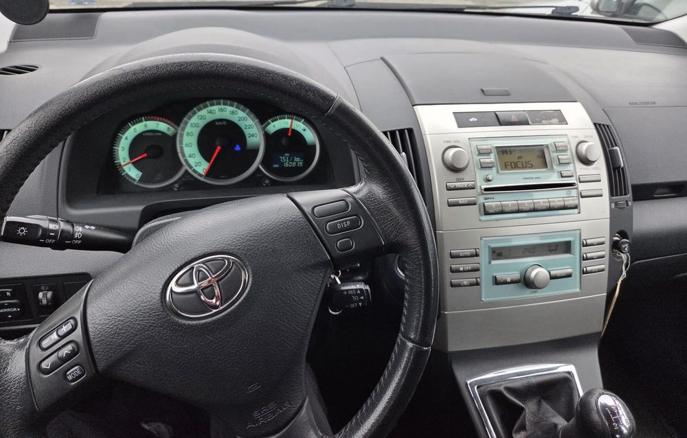 Продавам Toyota Corolla Verso