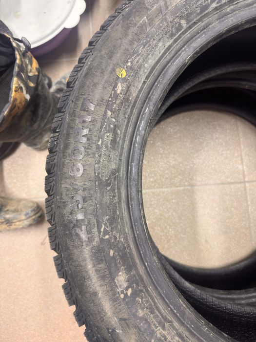 Продам два баллона 215/60